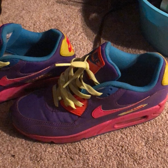 Air Maxes Size 6.5 - Picture 4 of 7